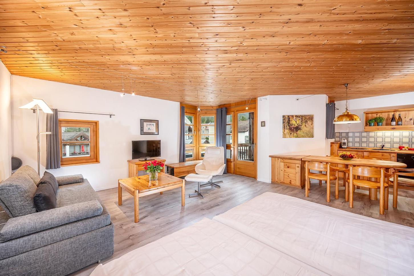 Schweizerhof Ferienwohnungen Lenzerheide 1 Room photo
