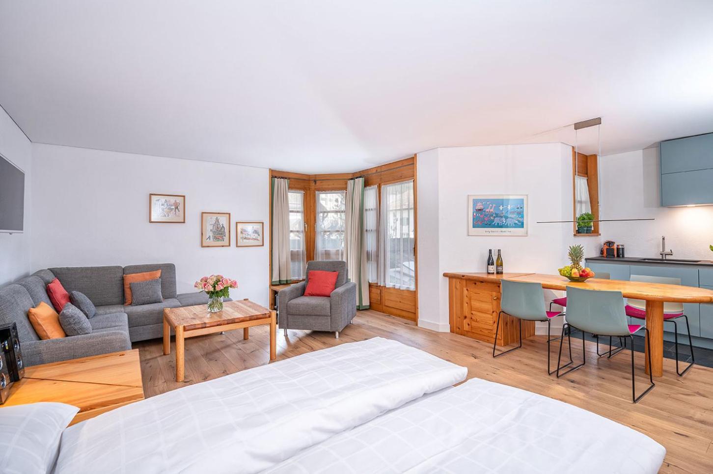 Schweizerhof Ferienwohnungen Lenzerheide 1 Room photo